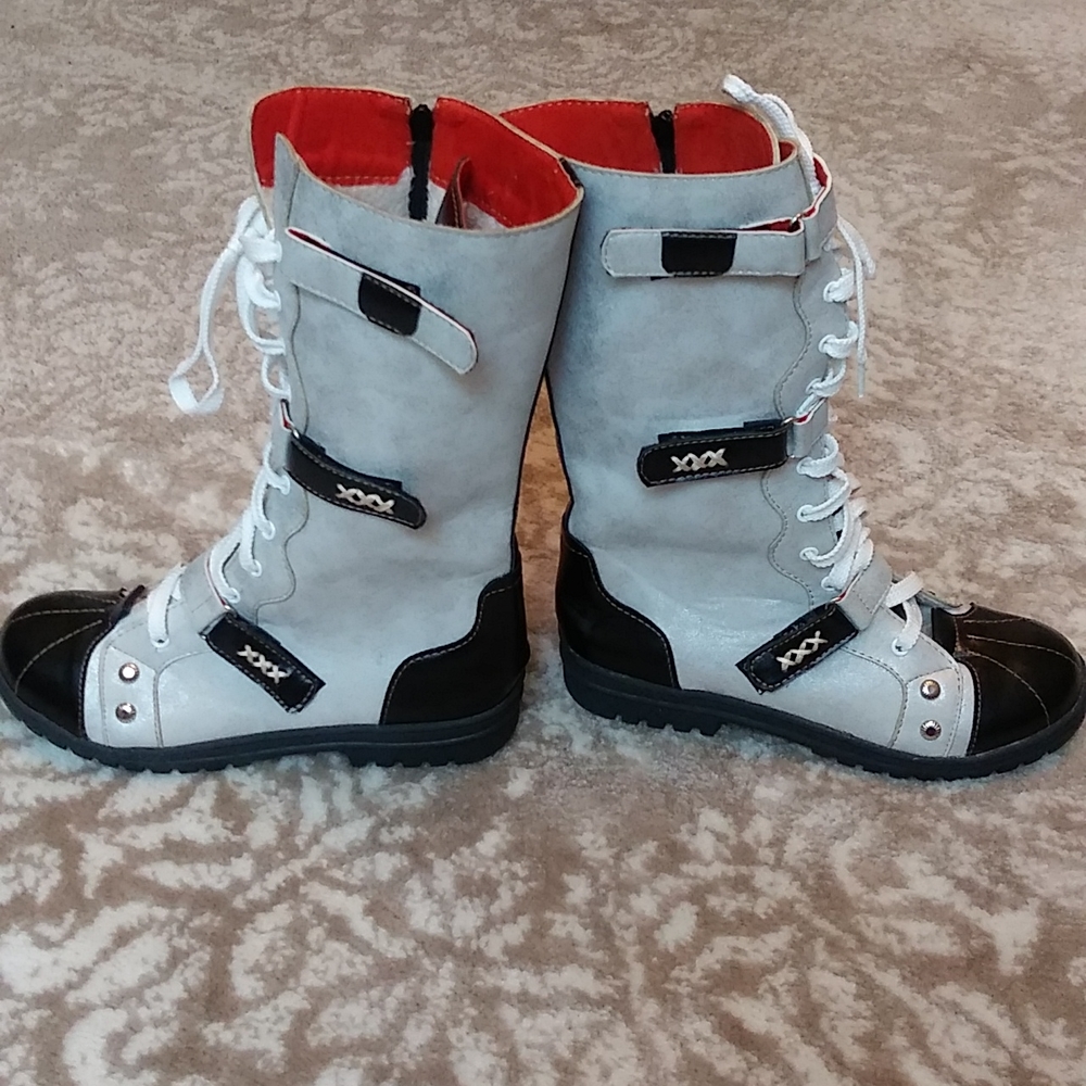 NEW!WOMEN'S TMA EYES BOOTS!11 HOLE LACE UP WITH STRAPS!SILVER&BLACK!
